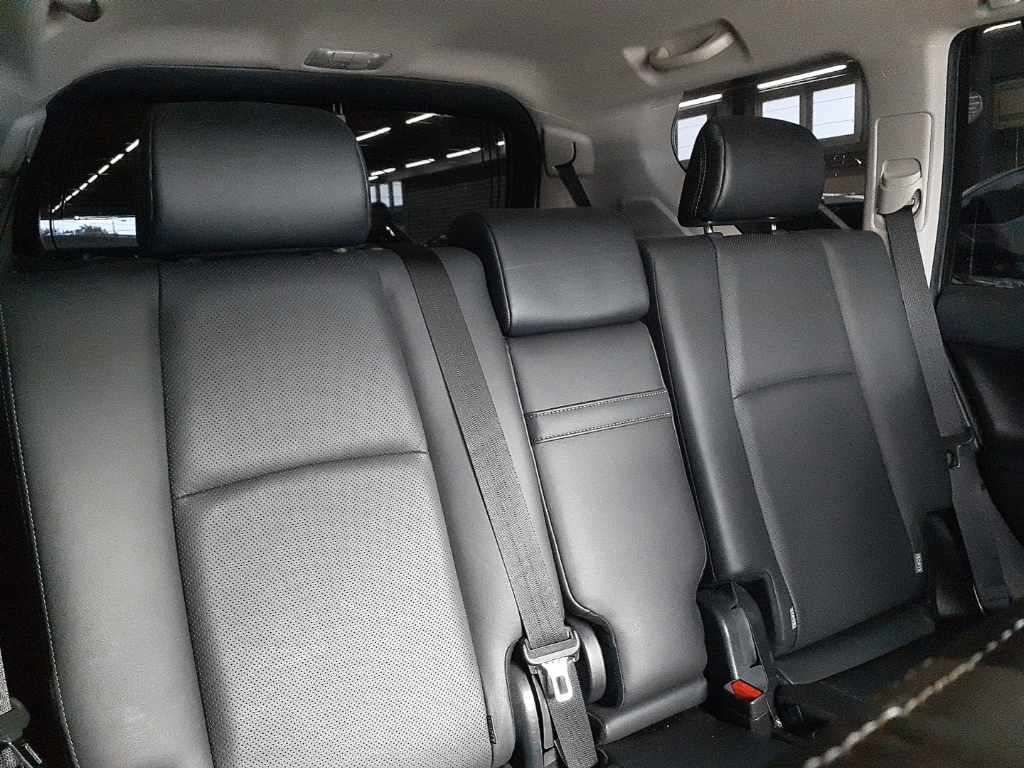 2022 Toyota Land Cruiser Prado TZ-G 4WD auction photo 11