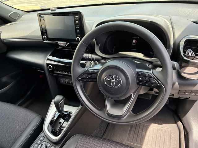 2023 Toyota Yaris Cross Z 4WD auction photo 3