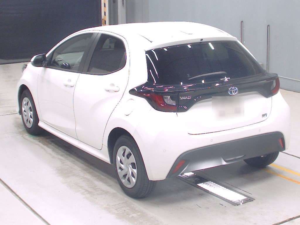 2021 Toyota Yaris ハイブリッドX auction photo 6