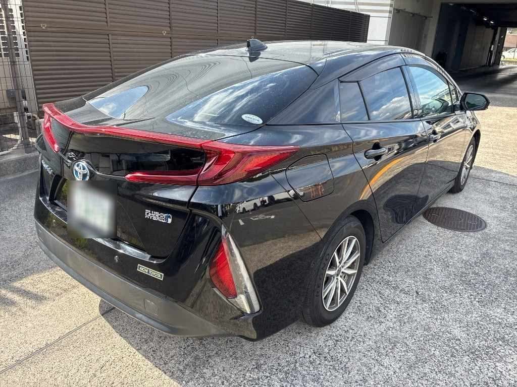 2018 Toyota Prius PHEV Aユーティリティプラス auction photo 2