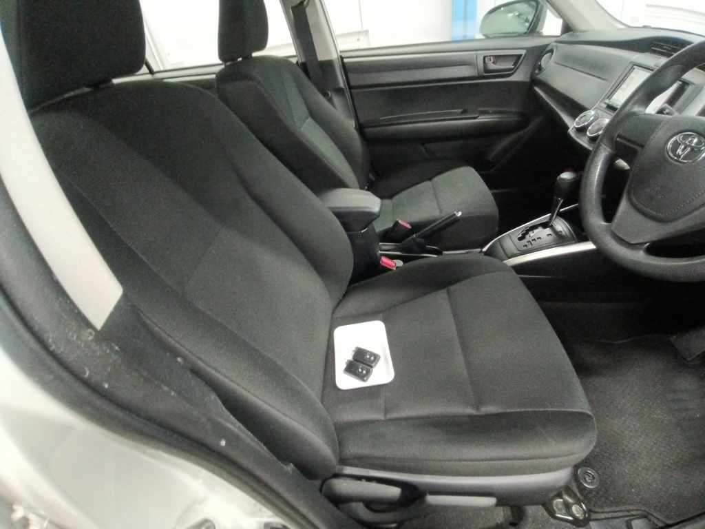 2021 Toyota Corolla Fielder EX 4WD auction photo 10