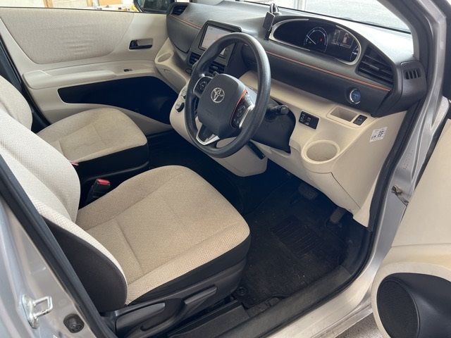 2016 Toyota Sienta X auction photo 4