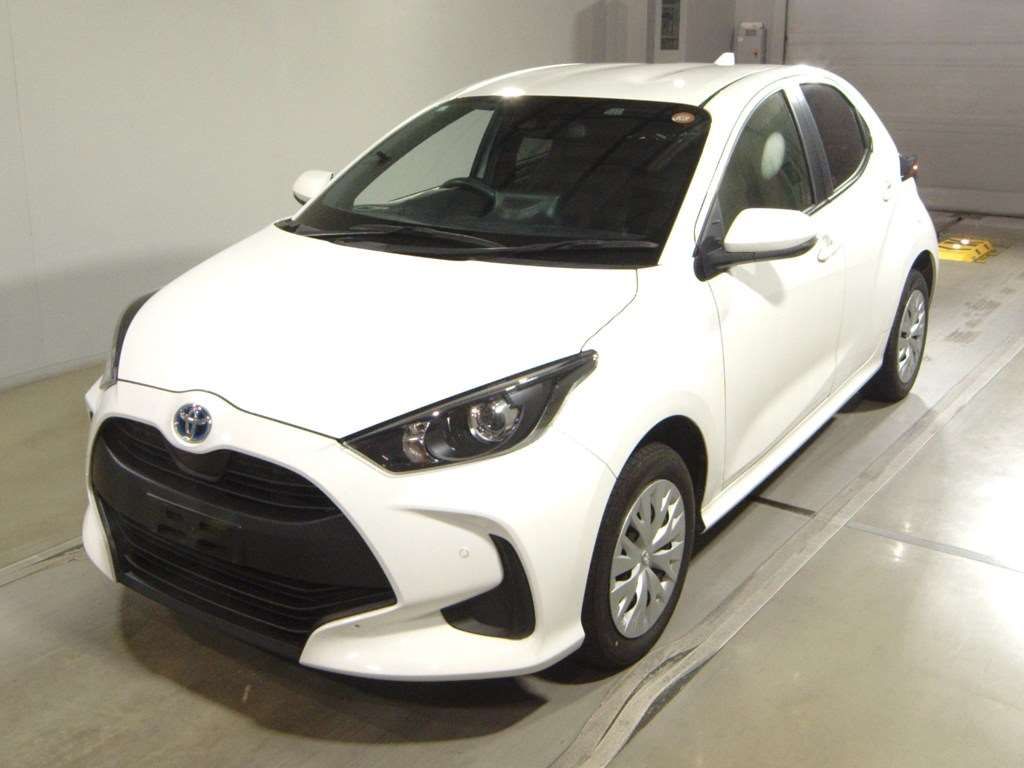 2023 Toyota Yaris ハイブリッドX 4WD Japan auction vehicle