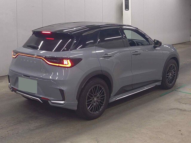 2024 Lexus LBX Cool 4WD auction photo 5