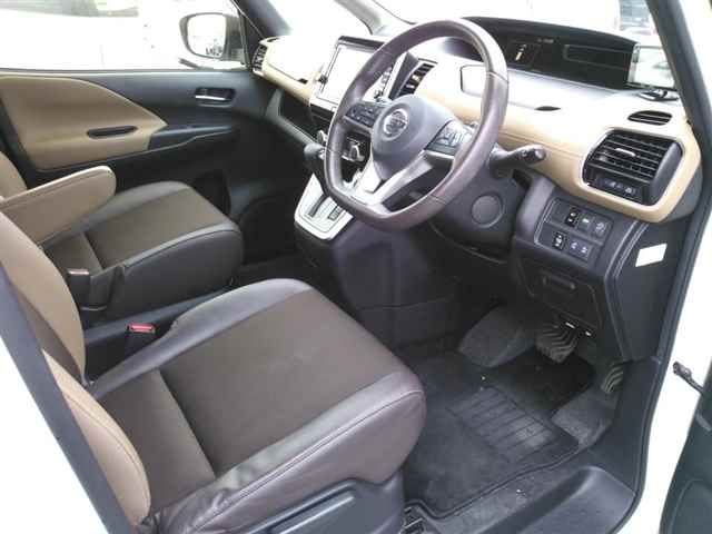 2018 Nissan Serena Highway Star V Selection auction photo 3