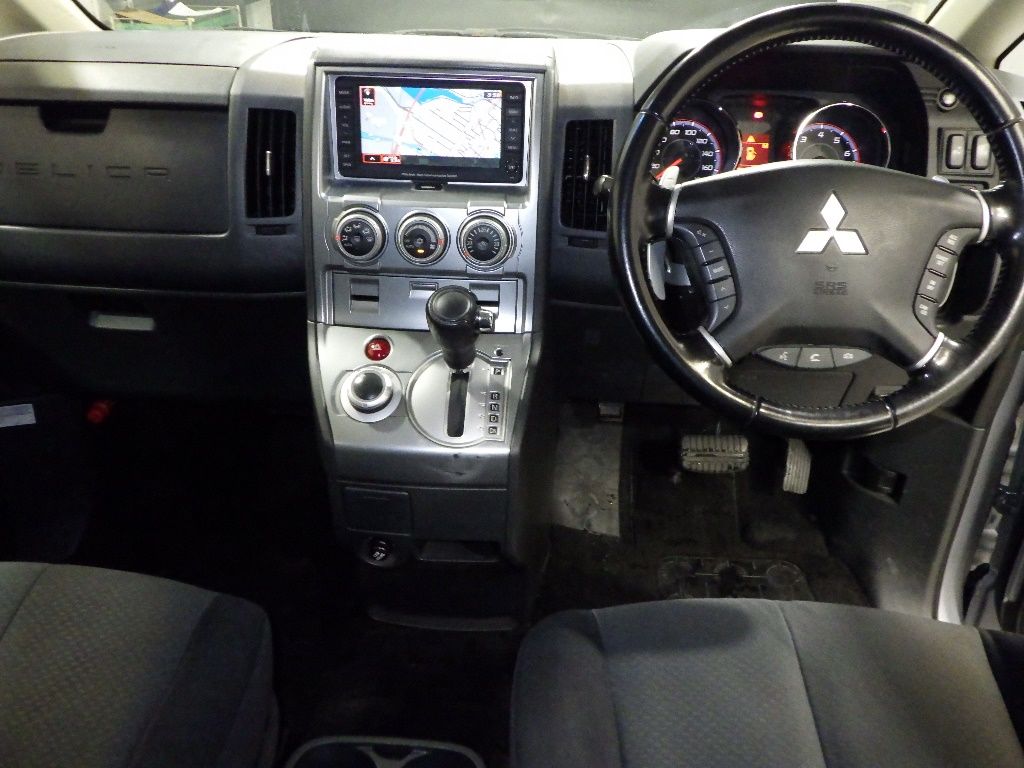 2008 Mitsubishi Delica D:5 4WD シャモニー 7人 auction photo 3
