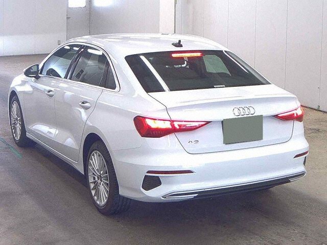 2022 Audi A3 Sedan 30TFSI アドバン auction photo 2