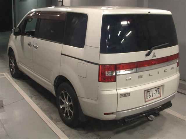 2009 Mitsubishi Delica D:5 4WD Gプレミアム auction photo 2