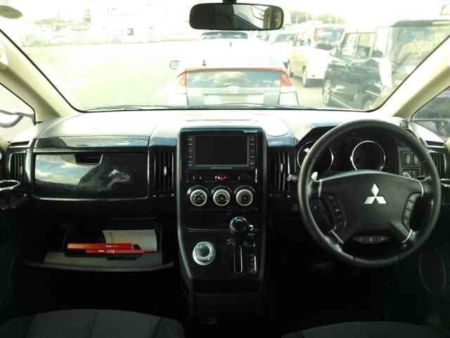 2009 Mitsubishi Delica D:5 4WD Gプレミアム auction photo 8