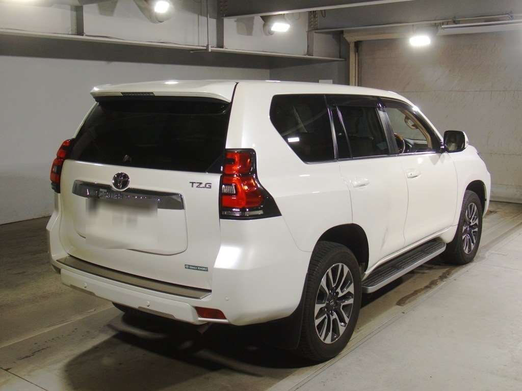 2023 Toyota Land Cruiser Prado TZ-G 4WD auction photo 2