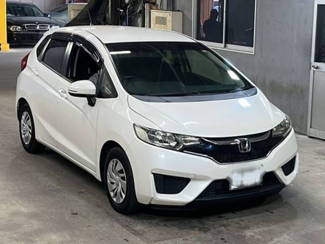 2016 Honda Fit 13G-F Package auction photo 4
