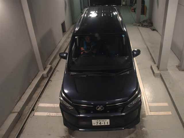 2014 Toyota Voxy X auction photo 6