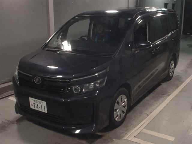 2014 Toyota Voxy X auction photo 4
