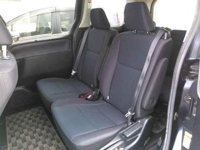 2014 Toyota Voxy X auction photo 9