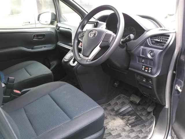2014 Toyota Voxy X auction photo 3