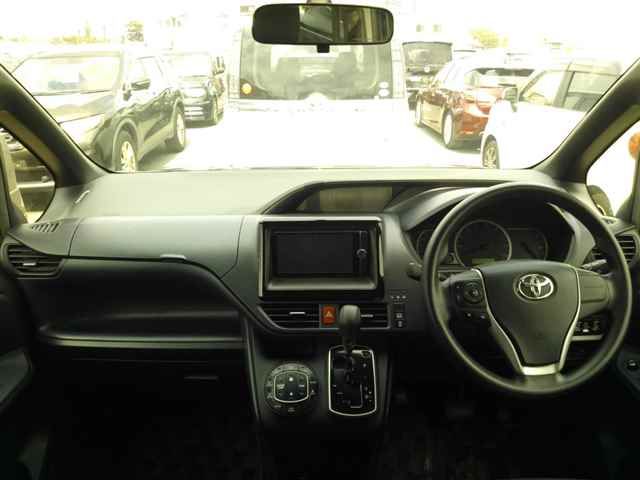 2014 Toyota Voxy X auction photo 8