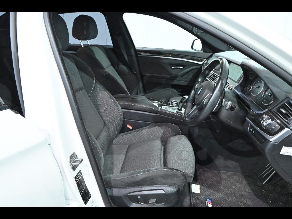 2014 BMW 5 Series 523i M Sport auction photo 6
