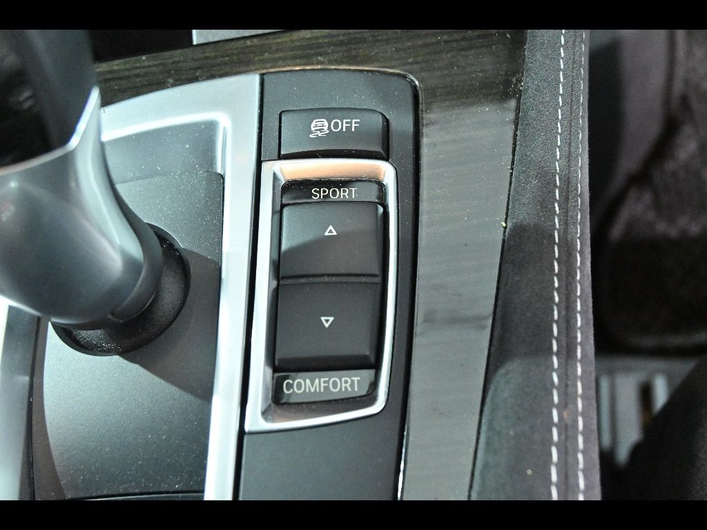 2014 BMW 5 Series 523i M Sport auction photo 11