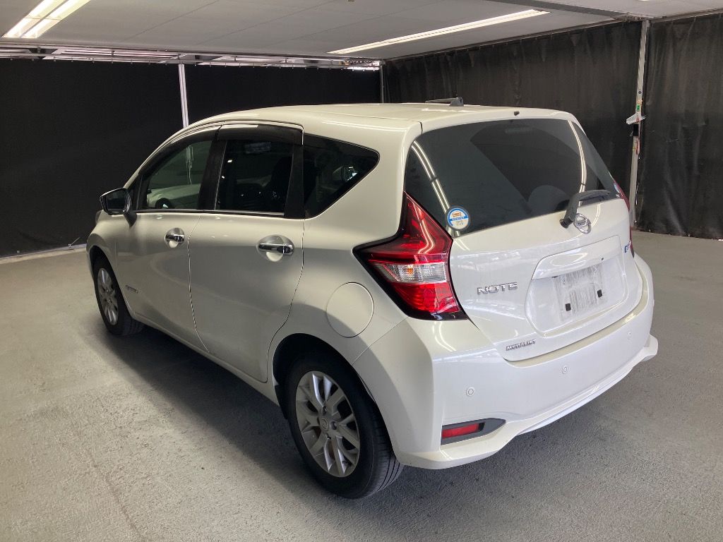 2017 Nissan Note e-POWER メダリスト auction photo 2