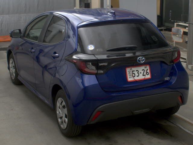 2021 Toyota Yaris Hybrid X auction photo 2