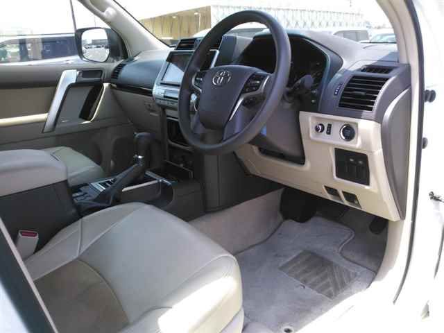 2023 Toyota Land Cruiser Prado TX 4WD auction photo 3