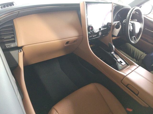 2025 Toyota Vellfire Z Premier auction photo 3