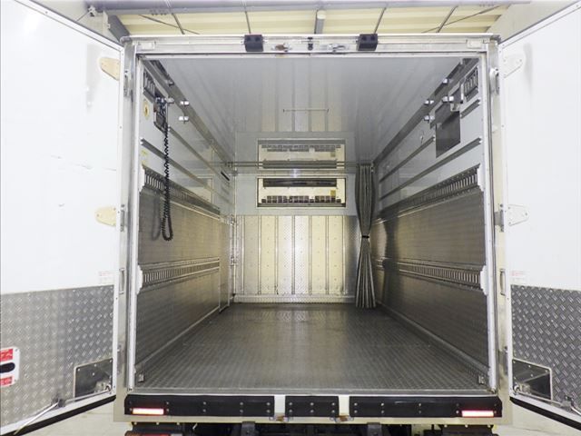 2018 Isuzu Elf 冷蔵・冷凍車 auction photo 4