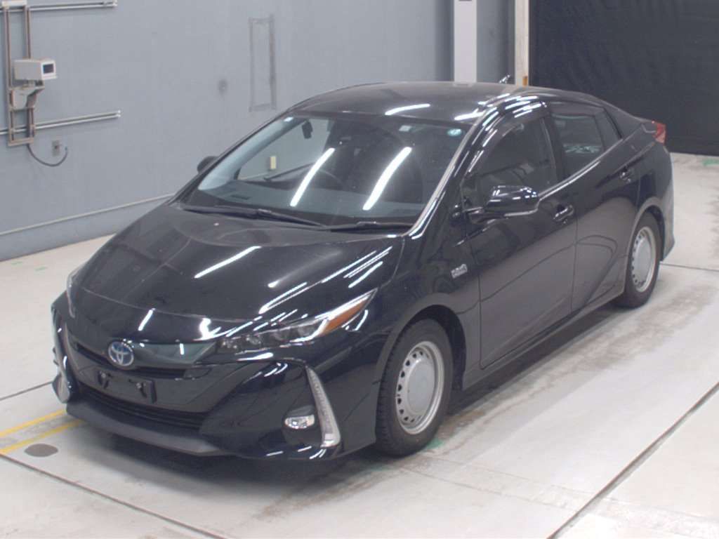 Japan Auction Vehicles 15 2021 Toyota Prius PHEV Aナビパッケージ auction photo