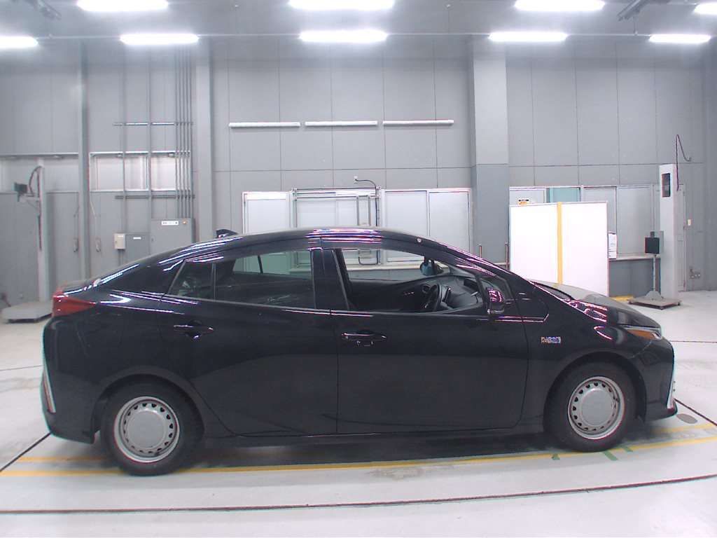 2021 Toyota Prius PHEV Aナビパッケージ auction photo 3