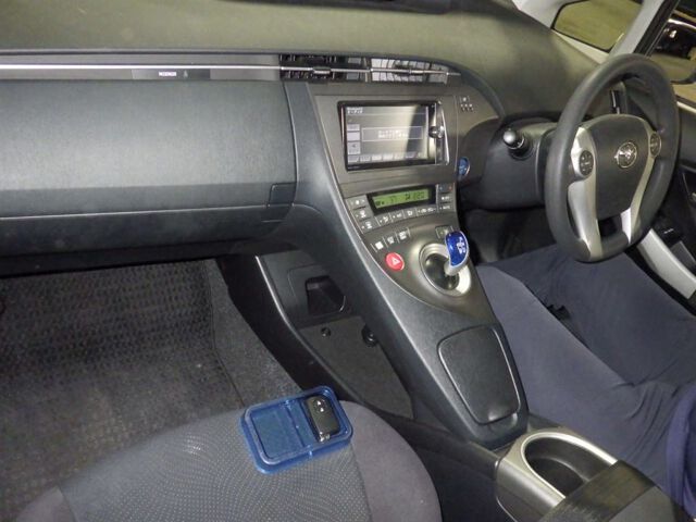 2013 Toyota Prius S auction photo 3