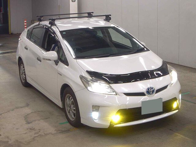 2013 Toyota Prius S Japan auction vehicle