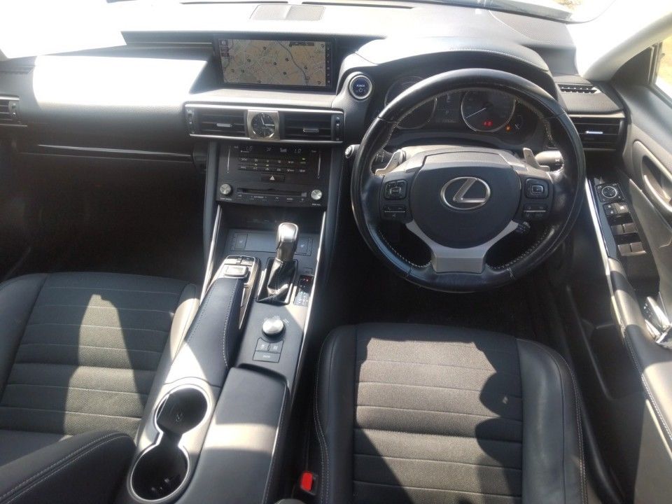 2017 Lexus IS auction photo 3