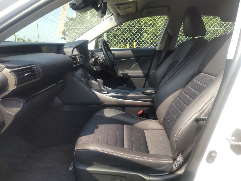 2017 Lexus IS auction photo 16