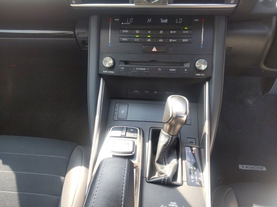 2017 Lexus IS auction photo 12