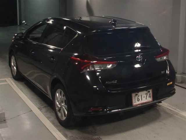 2017 Toyota Auris ハイブリッド auction photo 2