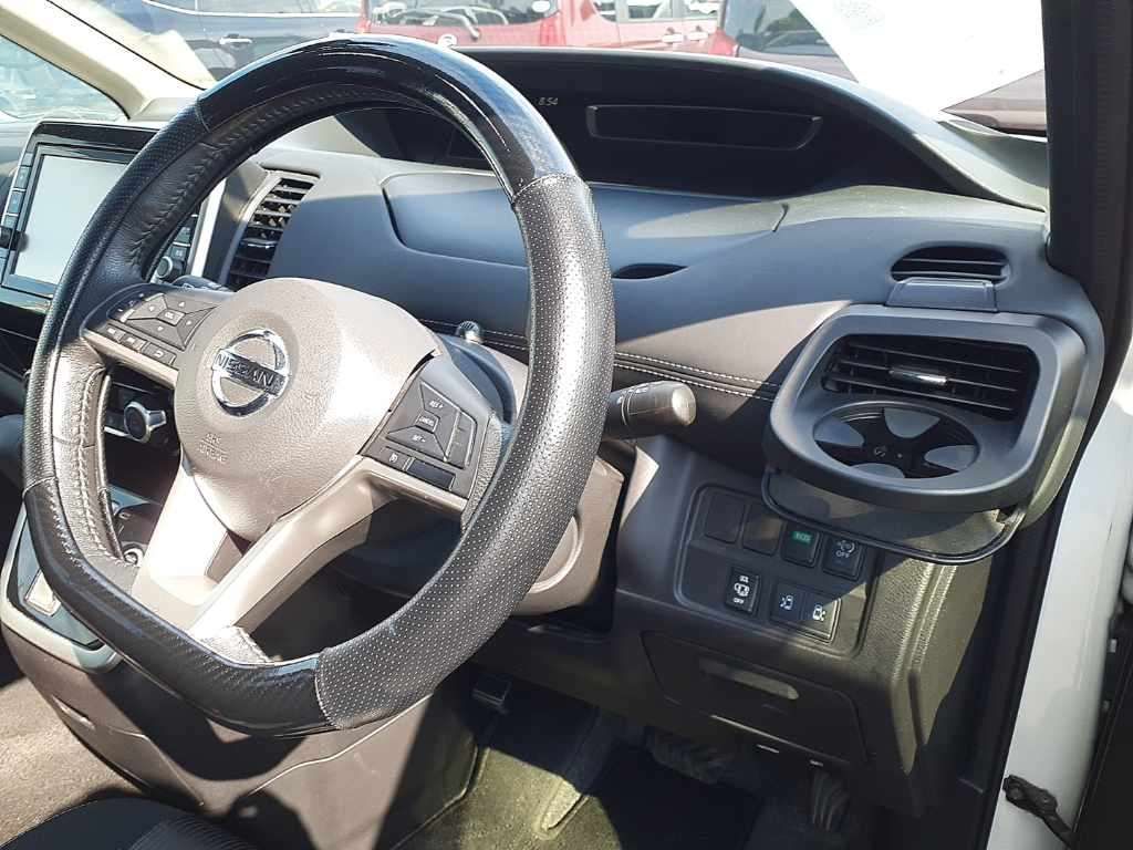 2017 Nissan Serena ハイウェイスター Vセレクション auction photo 9