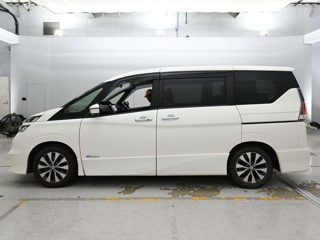 2017 Nissan Serena ハイウェイスター Vセレクション auction photo 4