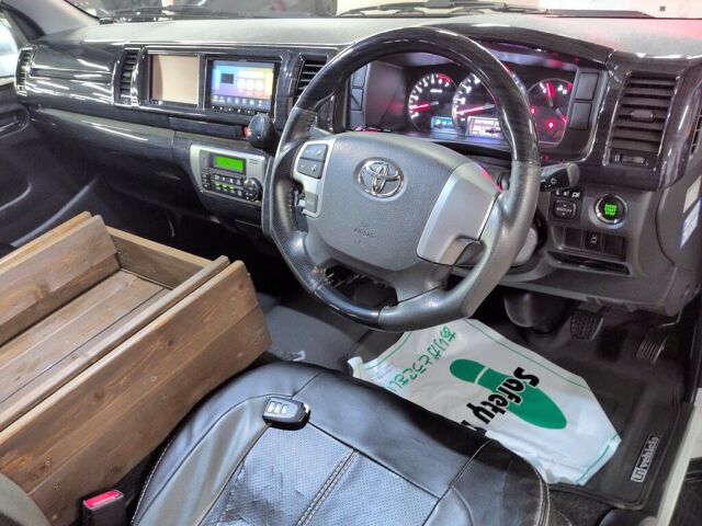 2015 Toyota Hiace GL 4WD auction photo 3