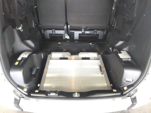 2020 Toyota Noah X auction photo 6