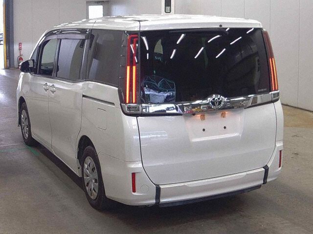 2020 Toyota Noah X auction photo 2