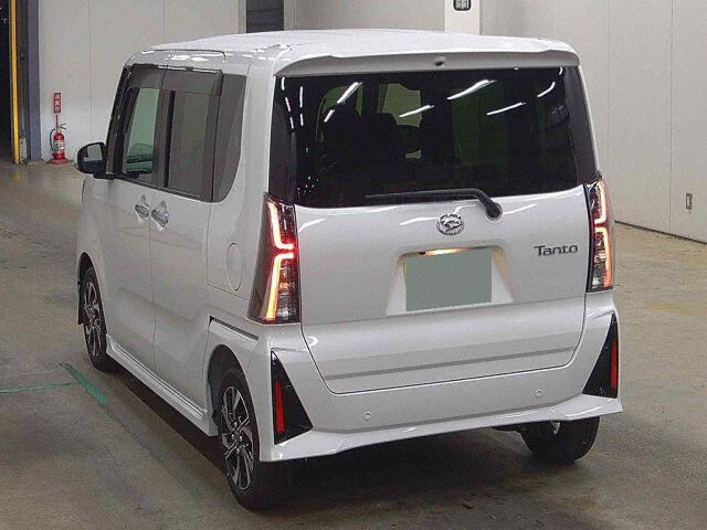 2025 Daihatsu Tanto Custom X Limited auction photo 2