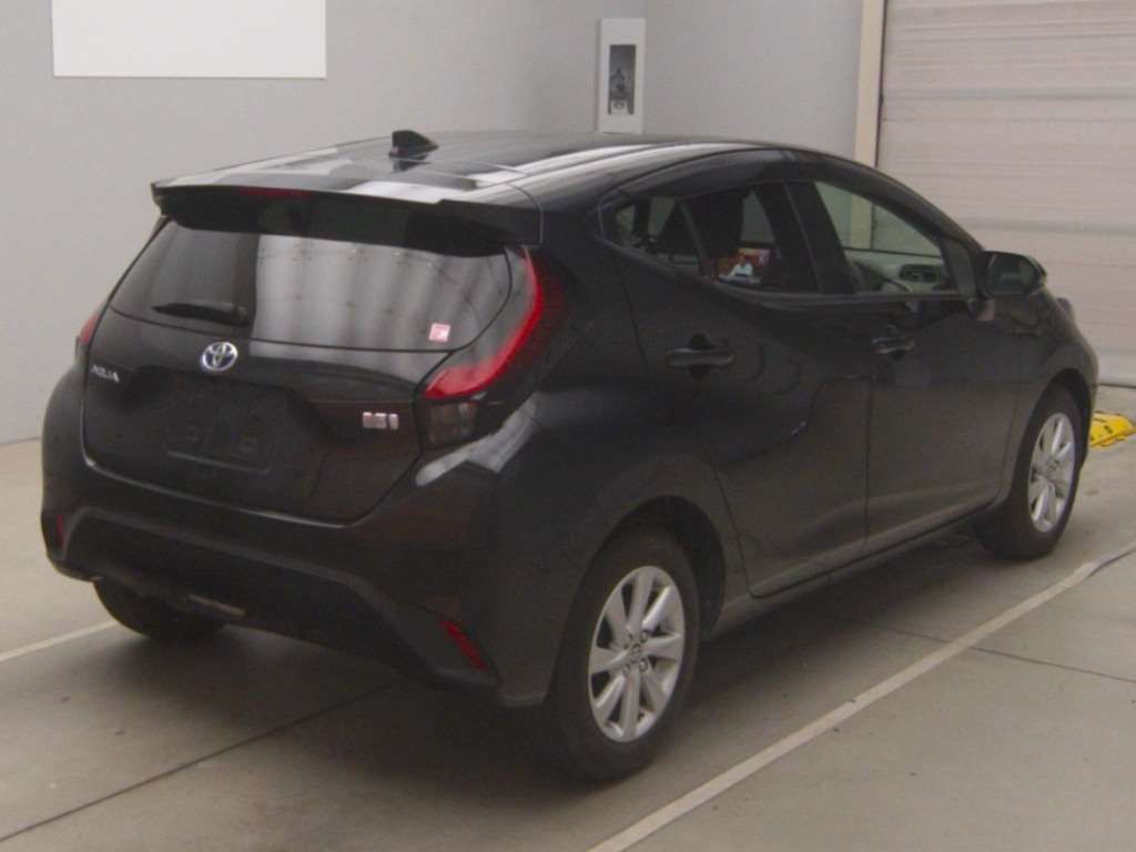 2022 Toyota Aqua Z auction photo 2