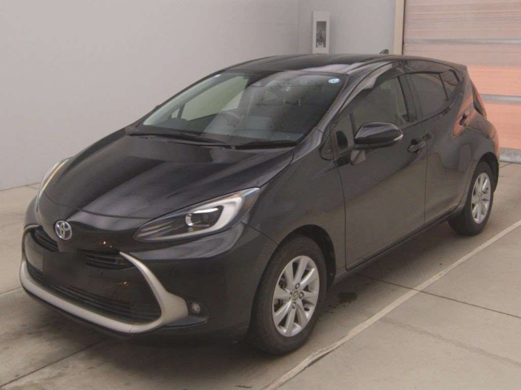 2022 Toyota Aqua Z Japan auction vehicle