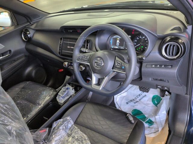 2022 Nissan Kicks オーテック 4WD auction photo 3