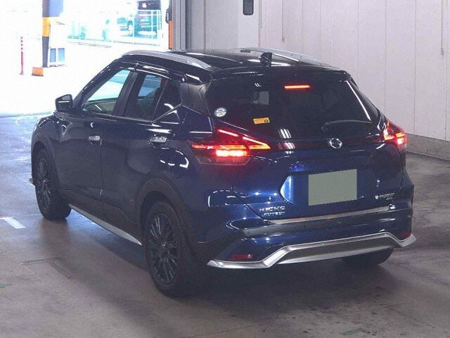 2022 Nissan Kicks オーテック 4WD auction photo 2