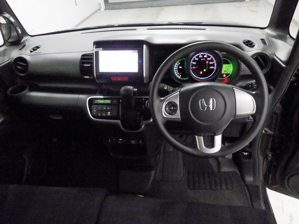 2017 Honda N-BOX SSパッケージ auction photo 3