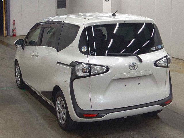2015 Toyota Sienta G auction photo 2