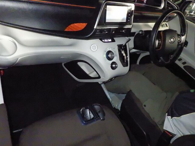 2015 Toyota Sienta G auction photo 3