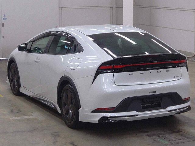 2023 Toyota Prius U 4WD auction photo 2