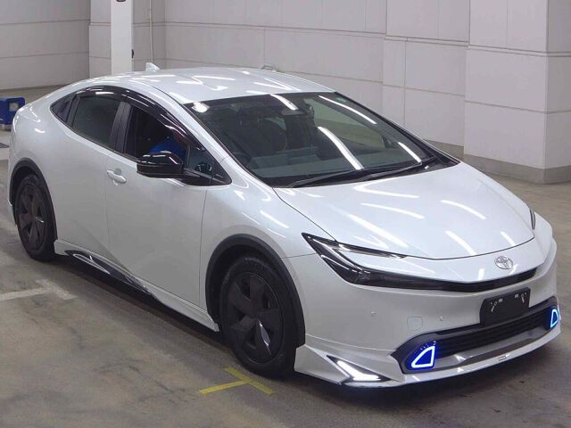 2023 Toyota Prius U 4WD Japan auction vehicle